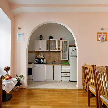 Ana Apartman *